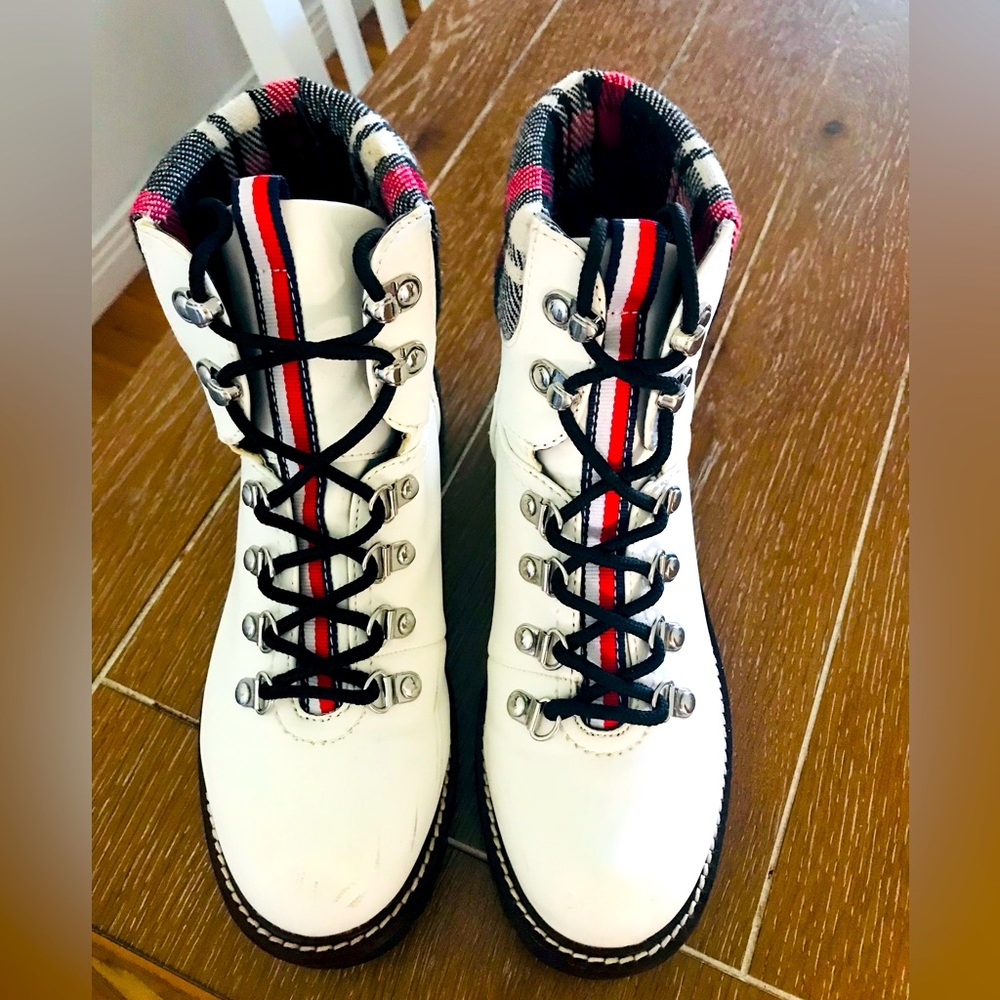 Woman’s Tommy Hilfiger Boots